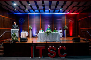 Dr.-José-Ramón-Holguín-Brito,-rector-del-ITSC,-monseñor-Francisco-Osoria-Acosta,-arzobispo-metropolitano