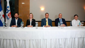 Indotel-inicia-entrega-de-cajas-convertidoras-para-la-Televisión-Terrestre-Digital-en-región-norte