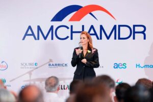 Ponencia-de-Ligia-Bonetti-en-el-Encuentro-Empresarial-AMCHAMDR-2025
